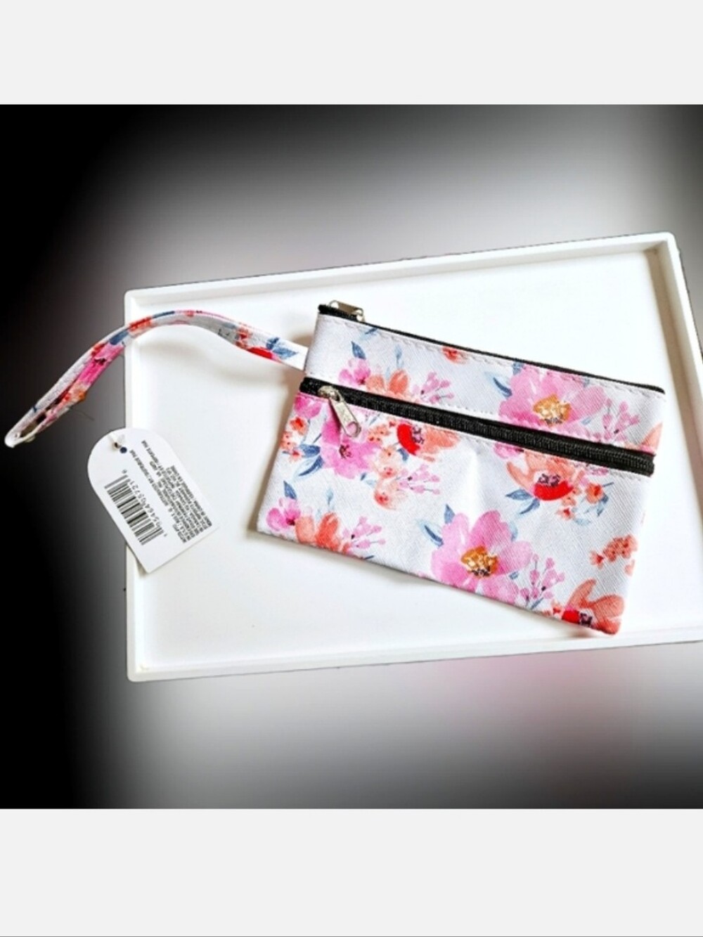 NWT SMALL FAUX LEATHER WHITE/PINK BLOOMS ZIPPER WRISTLET CLUTCH!